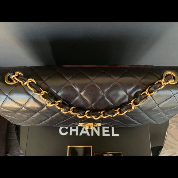 ♥️Sold♥️  Classic Chanel Maxi flap bag - Picture 5 of 8